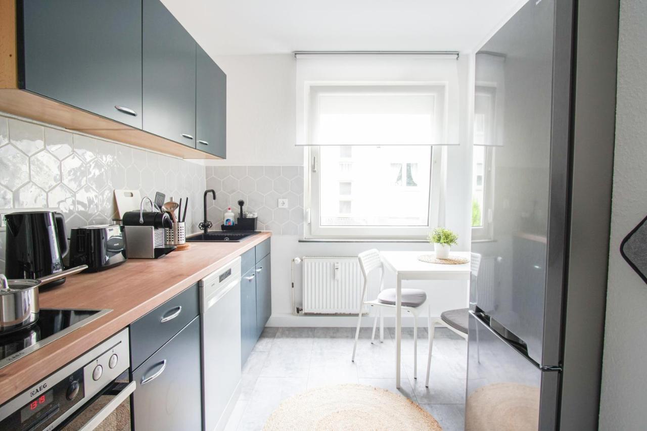 Homefy Bright And Cozy Holiday Apartment - Washer & Dryer - Free Parking Есен Екстериор снимка
