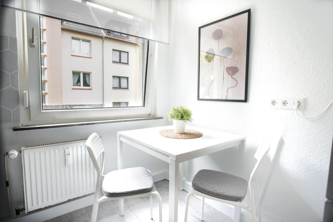 Homefy Bright And Cozy Holiday Apartment - Washer & Dryer - Free Parking Есен Екстериор снимка